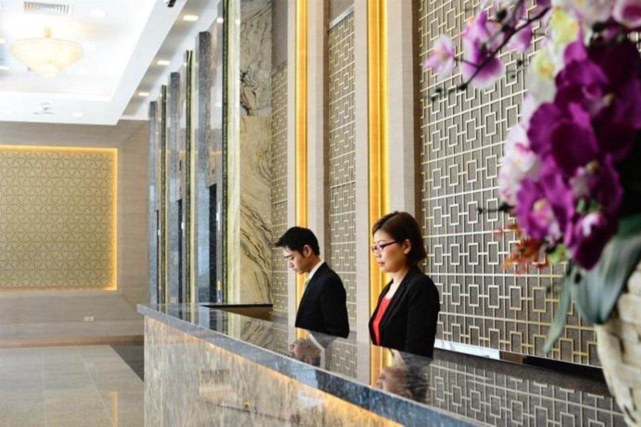 Khách sạn Grand